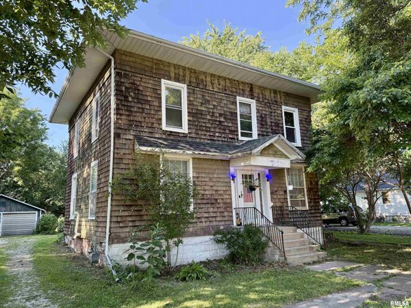 215 W PINE Street, Oneida, IL 61467