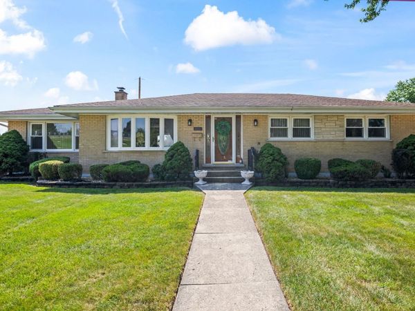 603 W Saint Aubin Drive , Addison, IL 60101