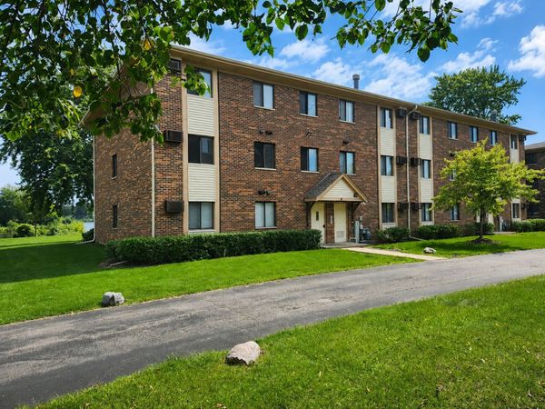 4 Parkside Court , Unit 3, Vernon Hills, IL 60061