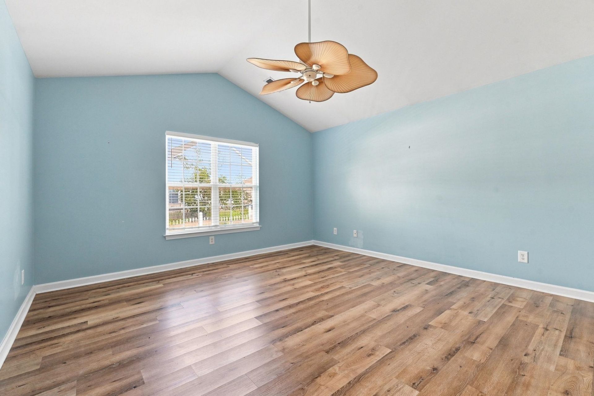 201 Coldwater Circle Photo 7