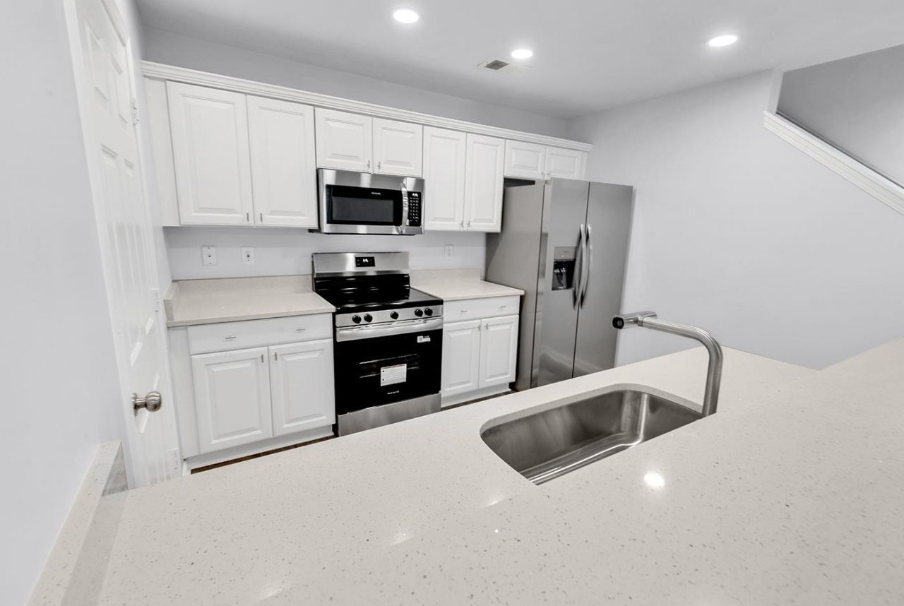 1068 Harvester Circle  Photo 10
