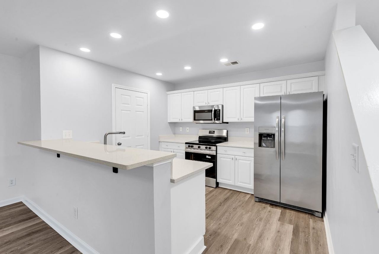 1068 Harvester Circle  Photo 11