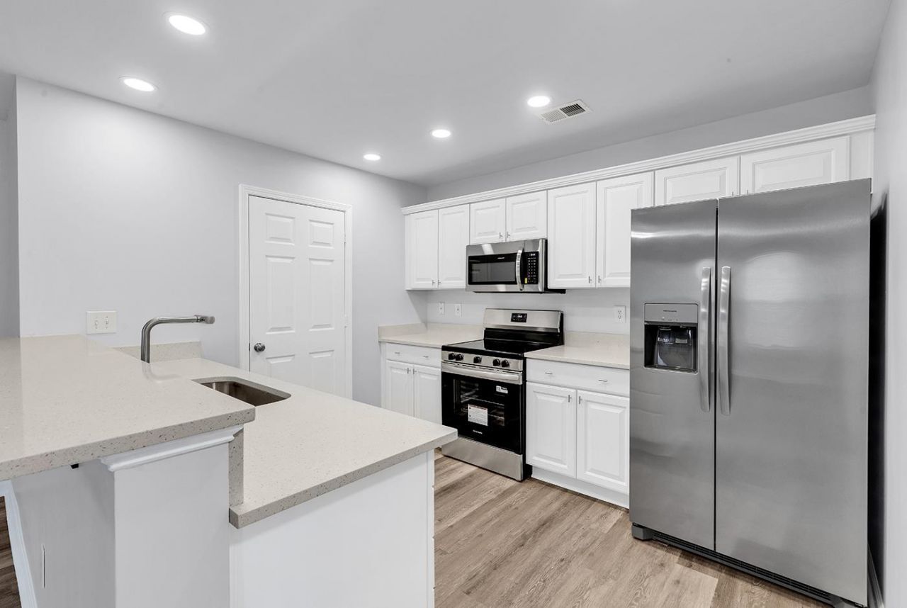 1068 Harvester Circle  Photo 12