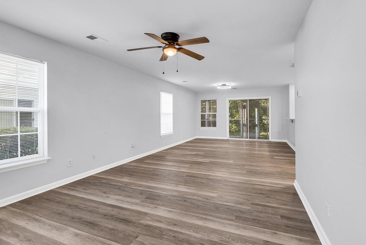 1068 Harvester Circle  Photo 4