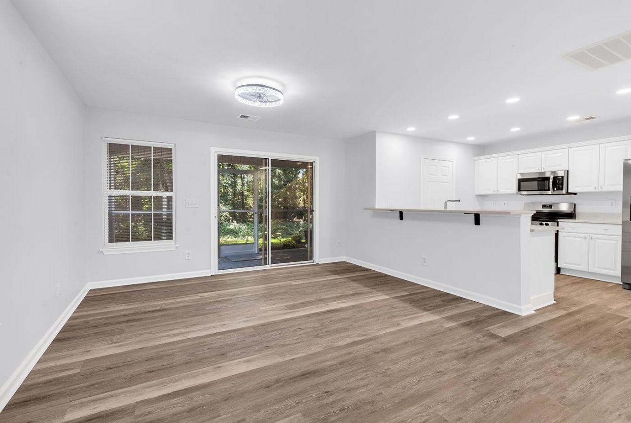 1068 Harvester Circle  Photo 5