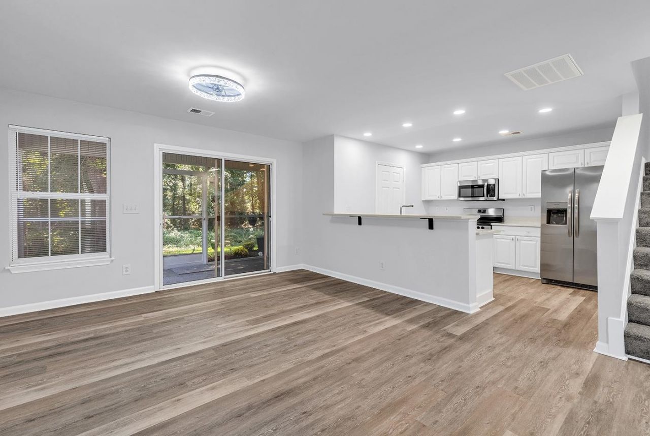 1068 Harvester Circle  Photo 6
