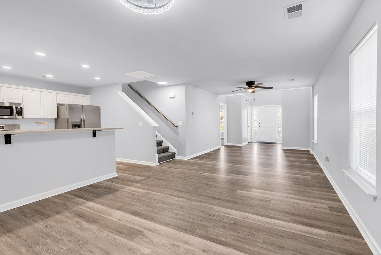 1068 Harvester Circle  Photo 9