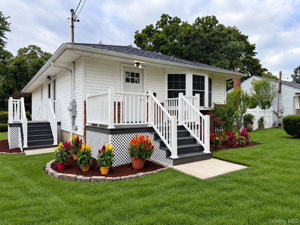 1544 N Thompson Drive , Bay Shore, NY 11706