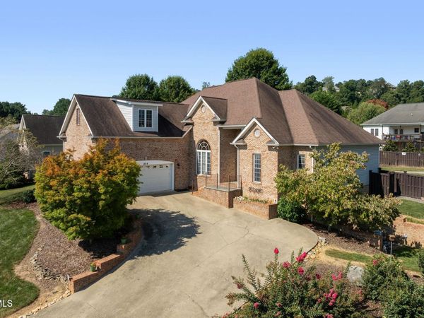 484 Wyndham Drive, Gray, TN 37615