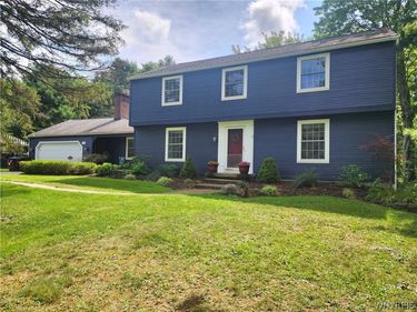 31 Tanglewood Drive W, Orchard Park, NY 14127