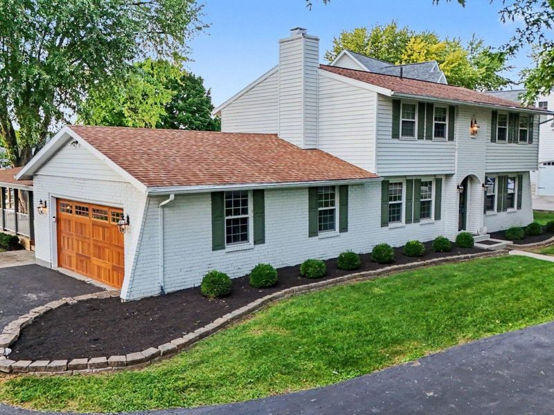 1990 Palouse Drive, London, OH 43140 Photo 2