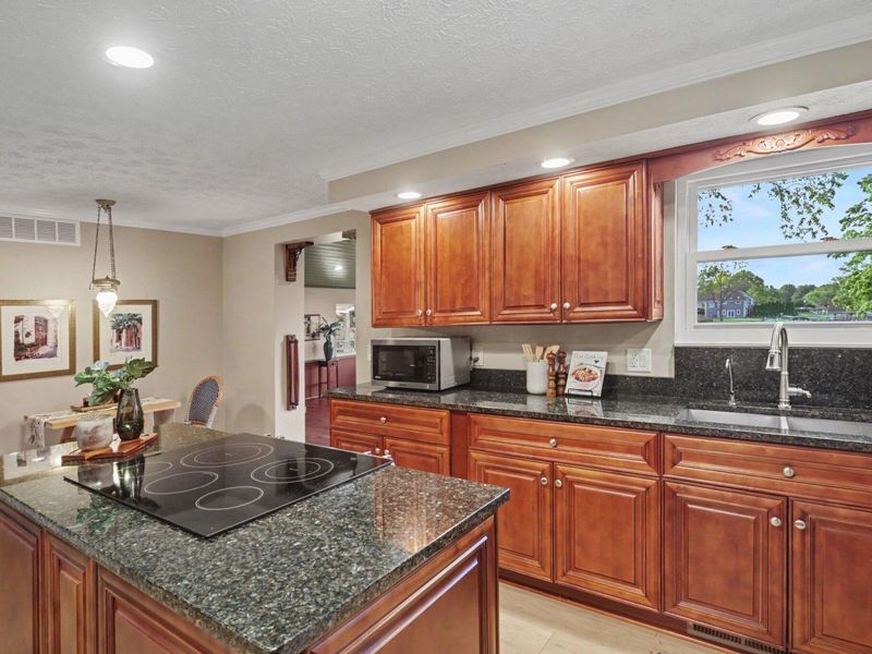 1990 Palouse Drive, London, OH 43140 Photo 7