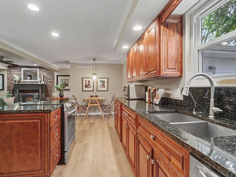 1990 Palouse Drive, London, OH 43140 Photo 8
