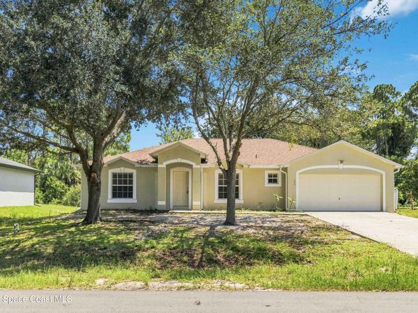 133 Hilton Avenue NW , Palm Bay, FL 32907