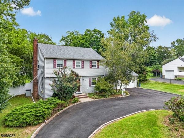 162 W Hobart Gap Rd, Livingston, NJ 07039