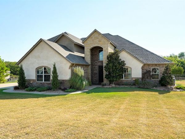 13460 Ridge Circle, Edmond, OK 73025