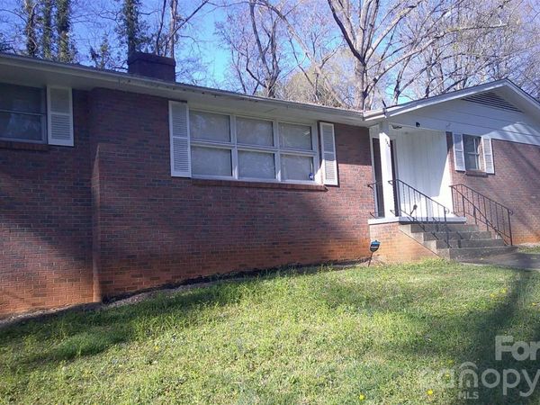736 12th Avenue NW, Hickory, NC 28601