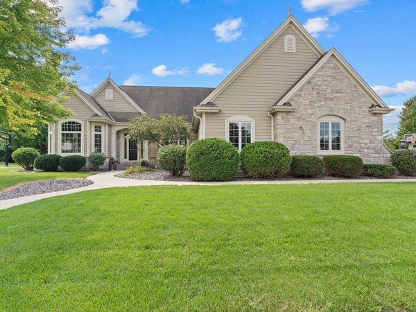 1833 River Lakes Rd S, Oconomowoc, WI 53066