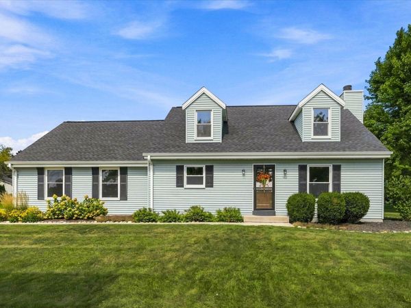 540 W Norport Dr, Port Washington, WI 53074