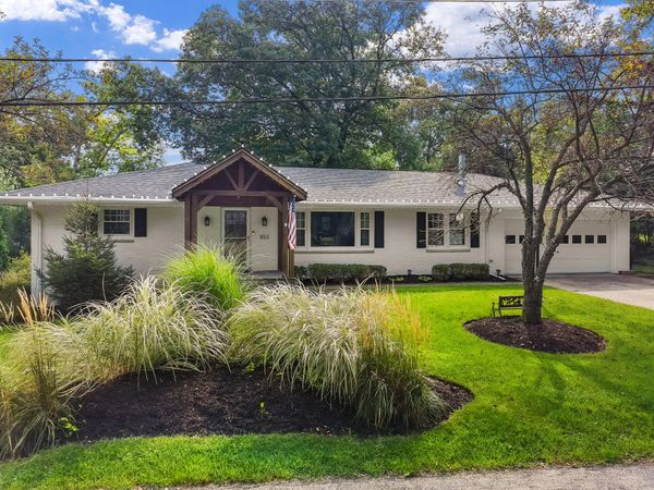 853 Van Slyke Dr, Fontana, WI 53125