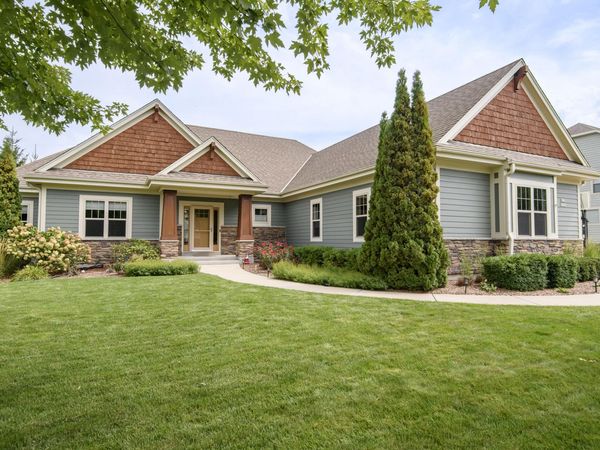 W175N5262 Highridge Dr, Menomonee Falls, WI 53051