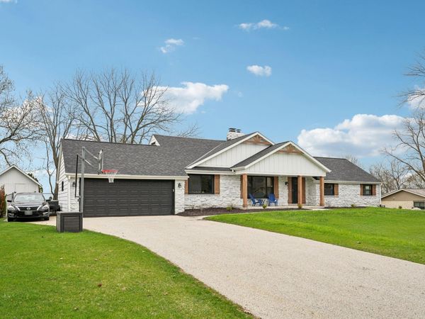 W305N5280 Gail Ln, Merton, WI 53029