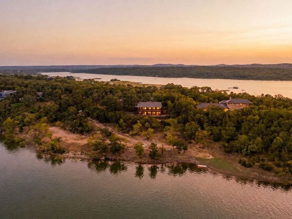 129 Jewel LN, Spicewood, TX 78669
