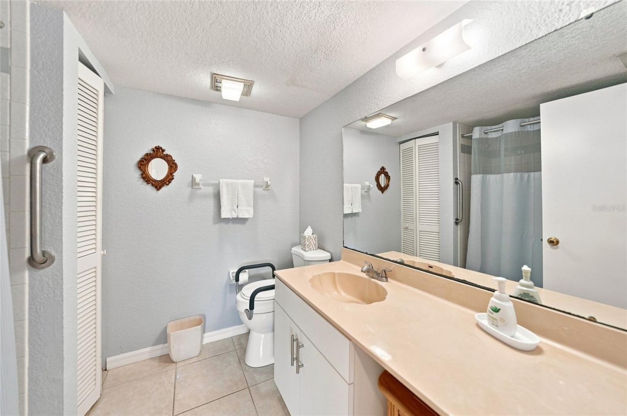 449 Royal Poinciana, Unit 311, Punta Gorda, FL 33955 Photo