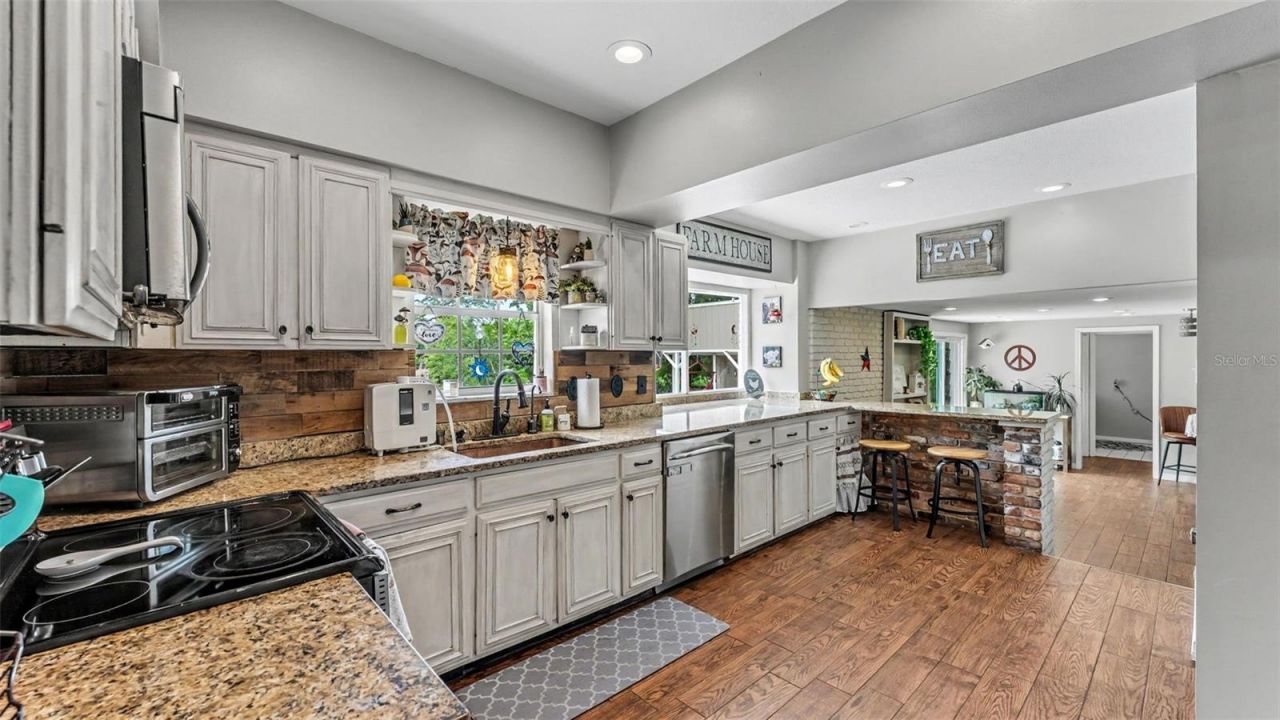 2406 Lake Ella Road, Fruitland Park, FL 34731 Photo