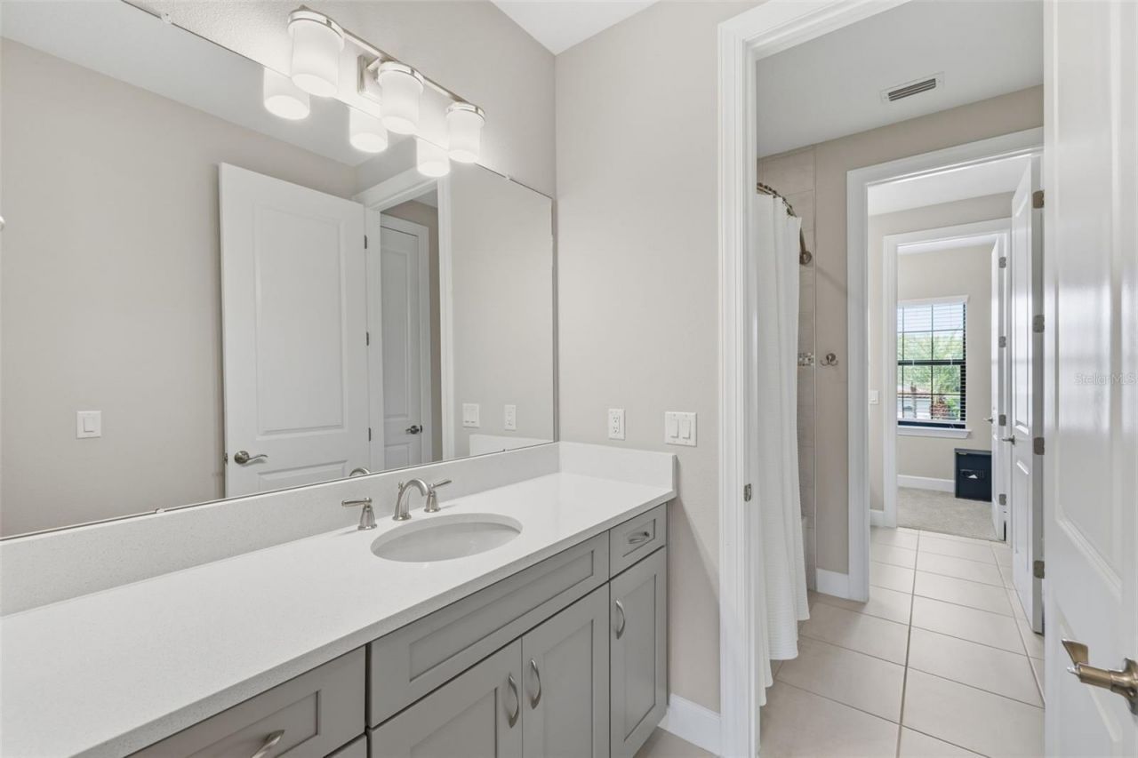18615 Rue Beauvais, Lutz, FL 33558 Photo