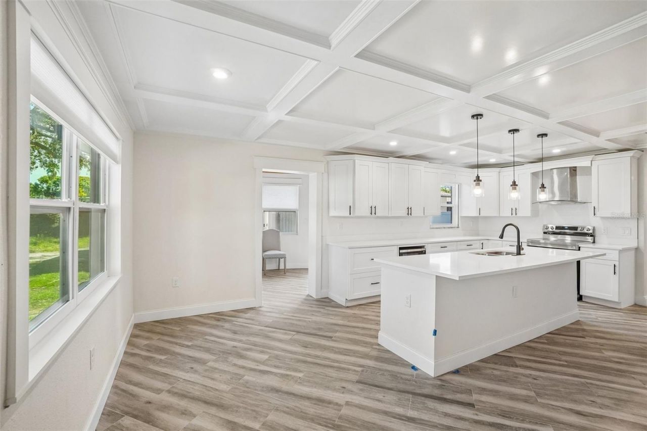 1810 Maryland Avenue Ne, Saint Petersburg, FL 33703 Photo