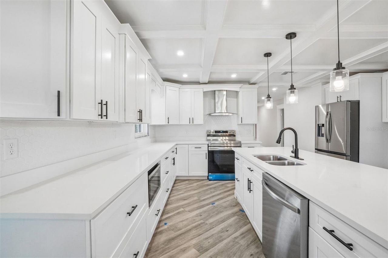 1810 Maryland Avenue Ne, Saint Petersburg, FL 33703 Photo