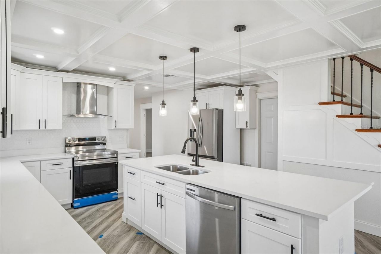 1810 Maryland Avenue Ne, Saint Petersburg, FL 33703 Photo