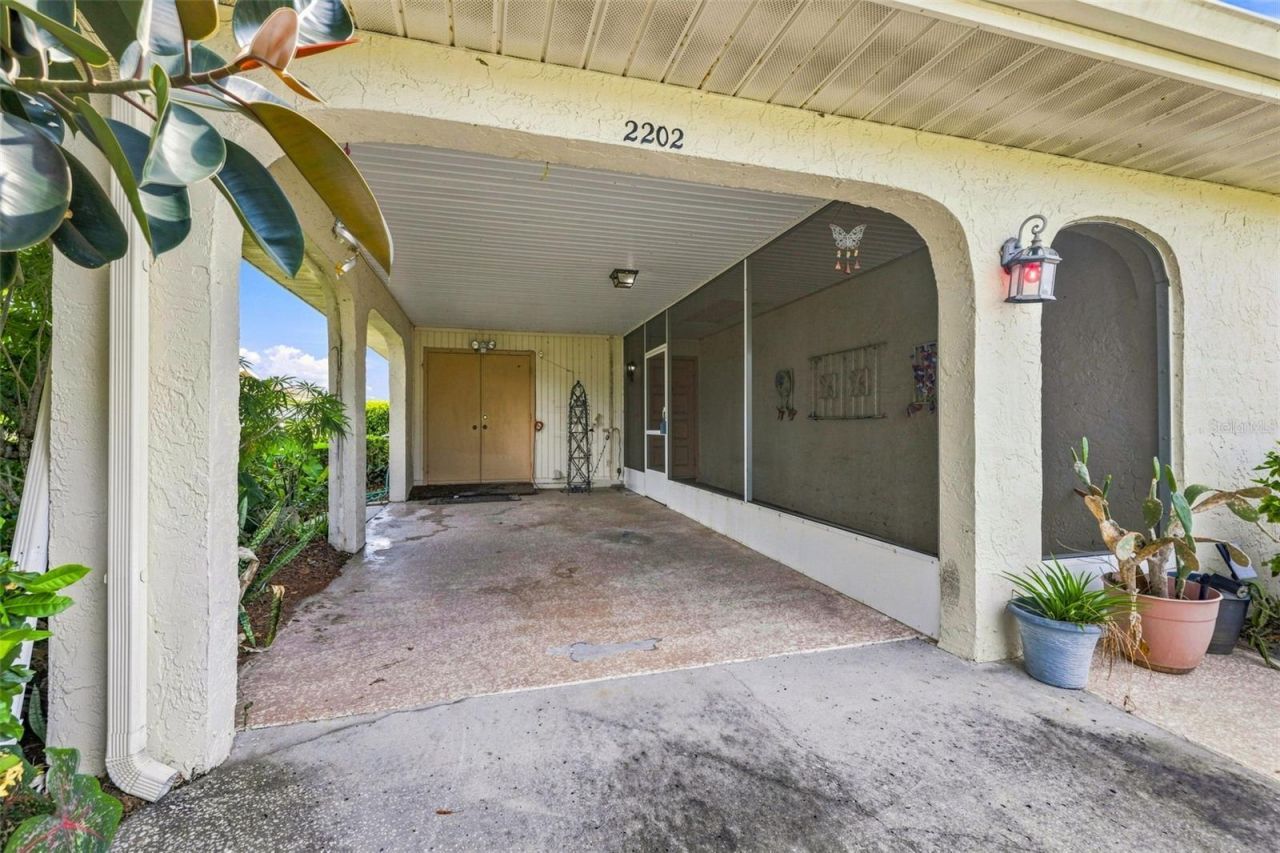 2202 Highclere Circle , Unit 2202, Sun City Center, FL 33573 Photo