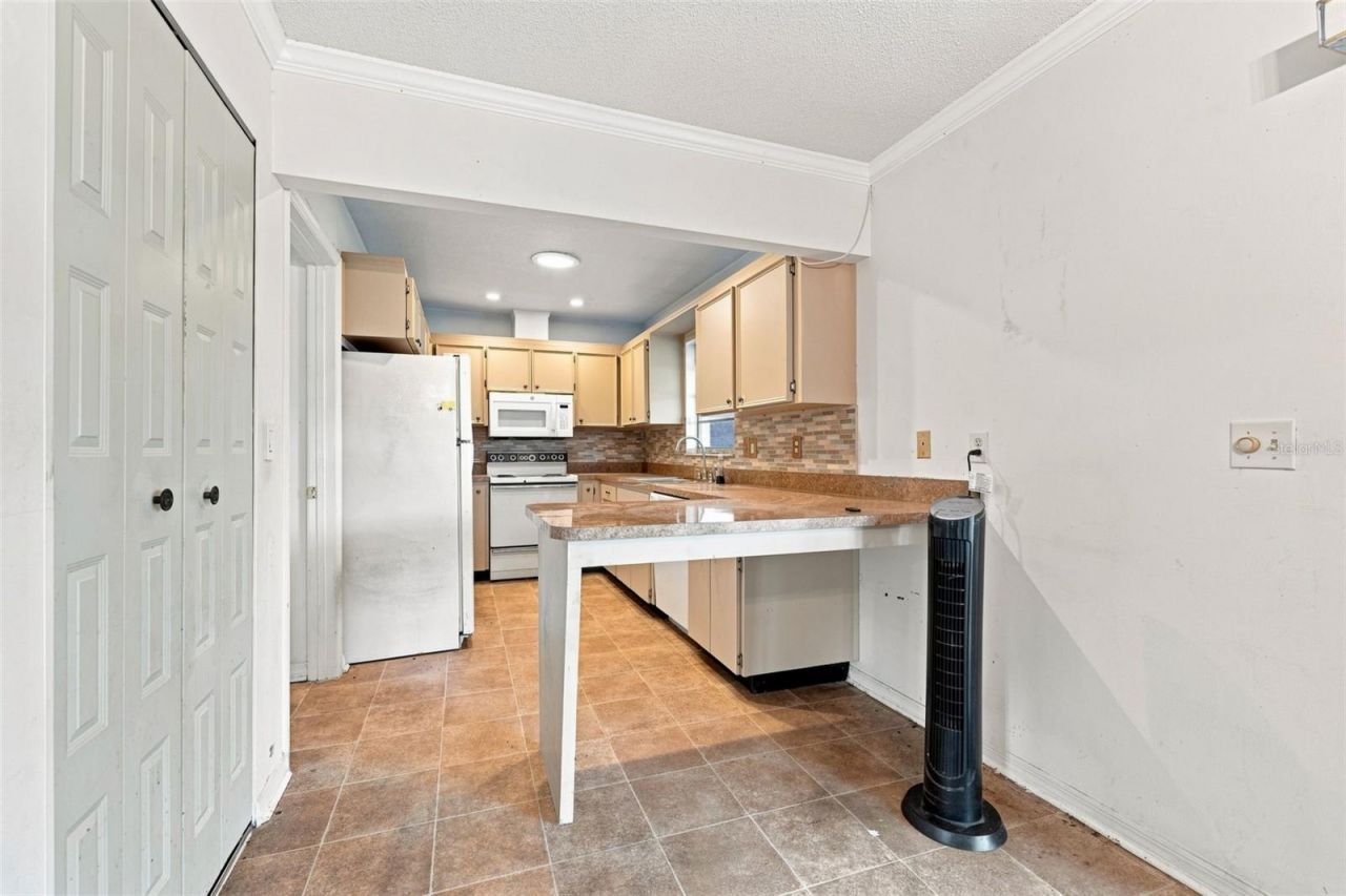 2202 Highclere Circle , Unit 2202, Sun City Center, FL 33573 Photo