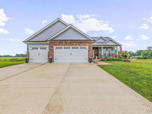1090 Aspen Drive, Farmington, MO 63640
