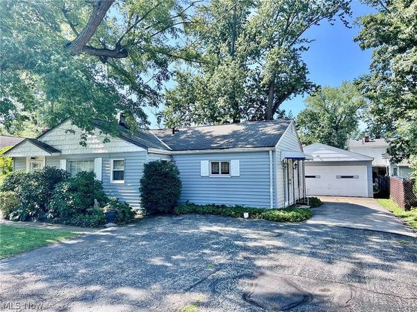 198 Courtland Boulevard , Eastlake, OH 44095