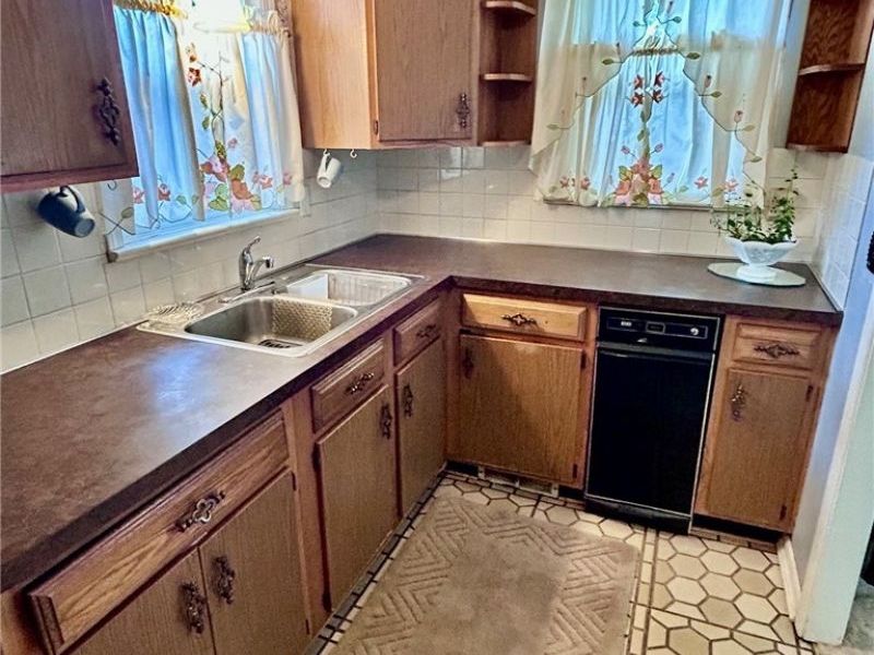 198 Courtland Boulevard, Eastlake, OH 44095 Photo 7