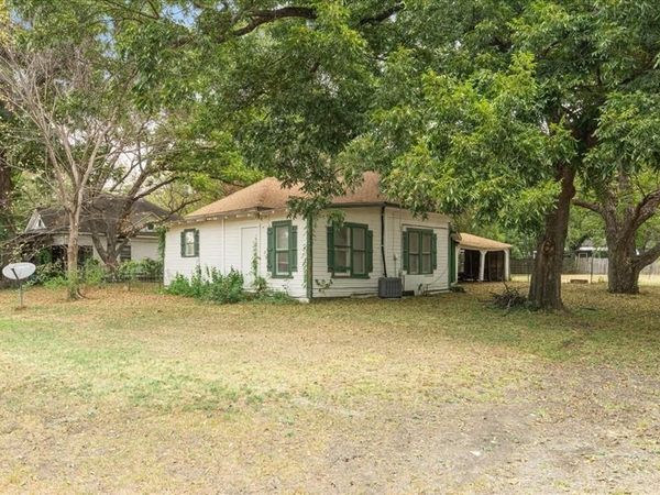 212 W 3rd Street , Purdon, TX 76679
