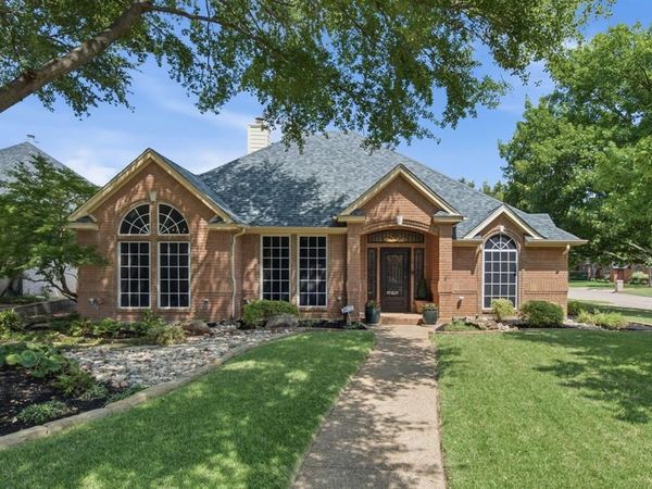 1613 Green Tree Drive, Hurst, TX 76054