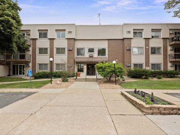 2800 Hillsboro Avenue N, Unit 214, New Hope, MN 55427