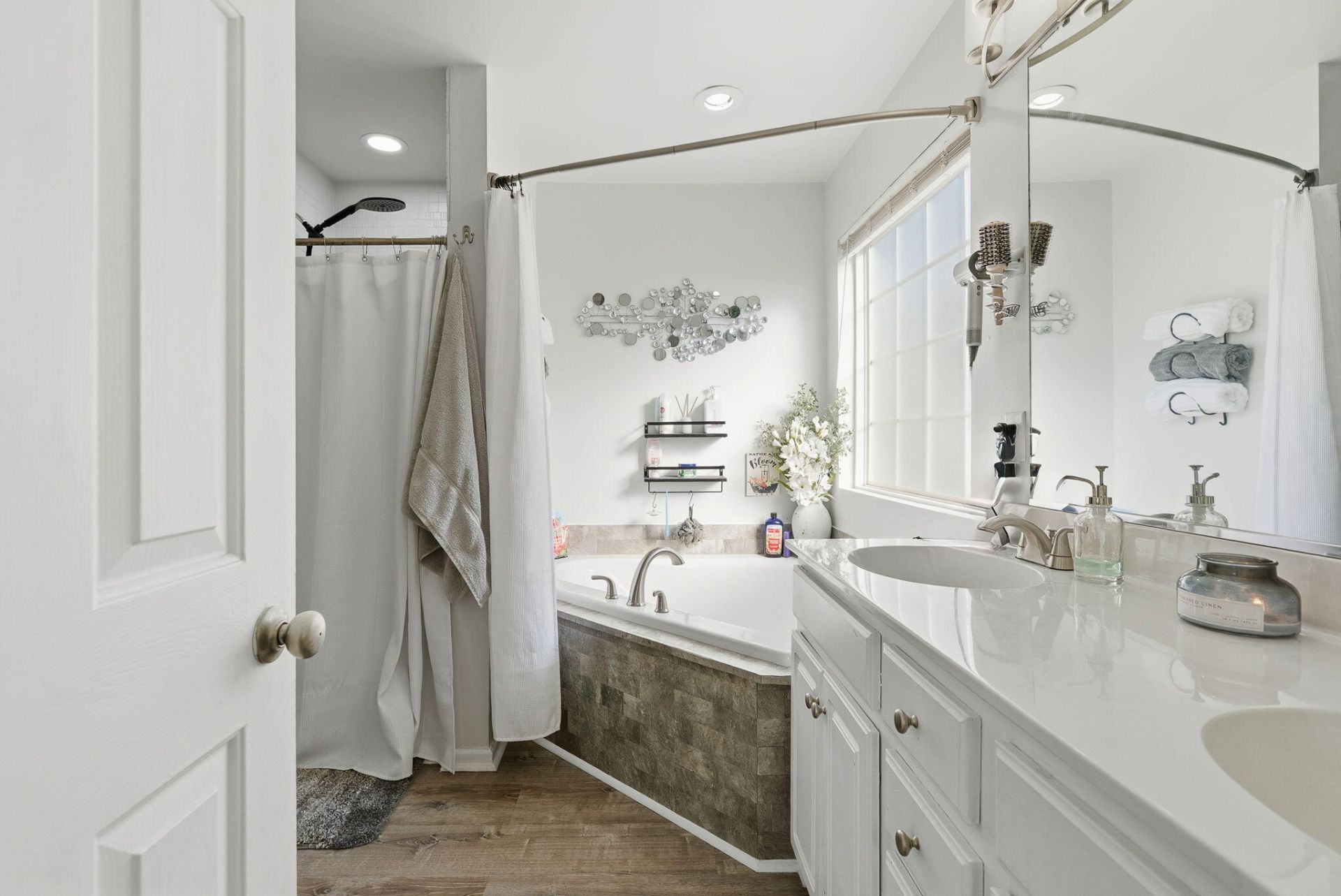 307 Springdale Court Photo 10