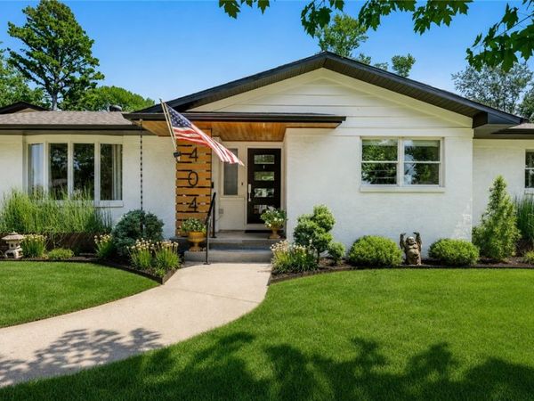 404 NW H Street , Bentonville, AR 72712