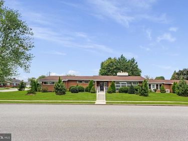 300 GEORGE STREET, HANOVER, PA 17331