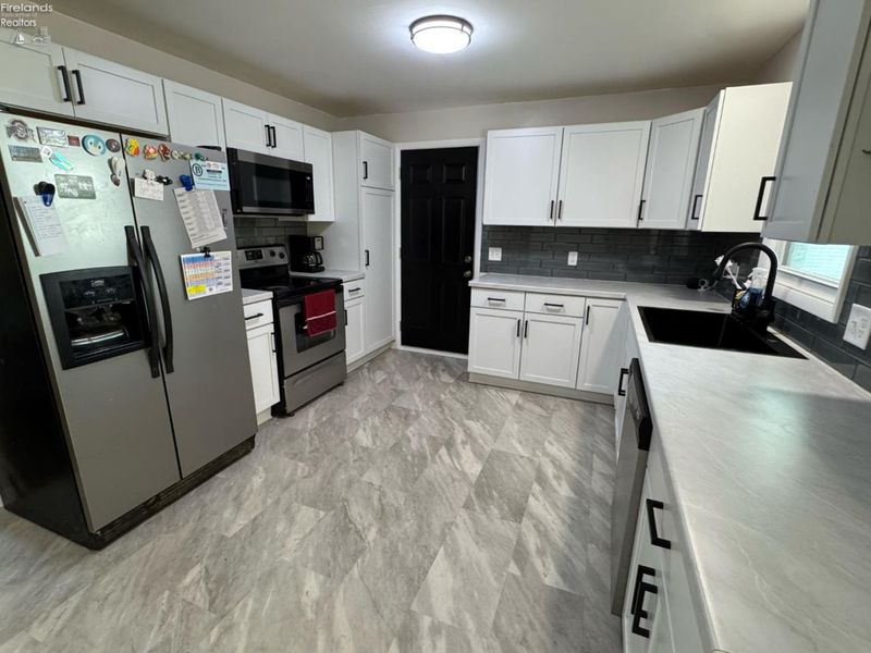 5685 Young Road, Bellevue, OH 44811 Photo 5
