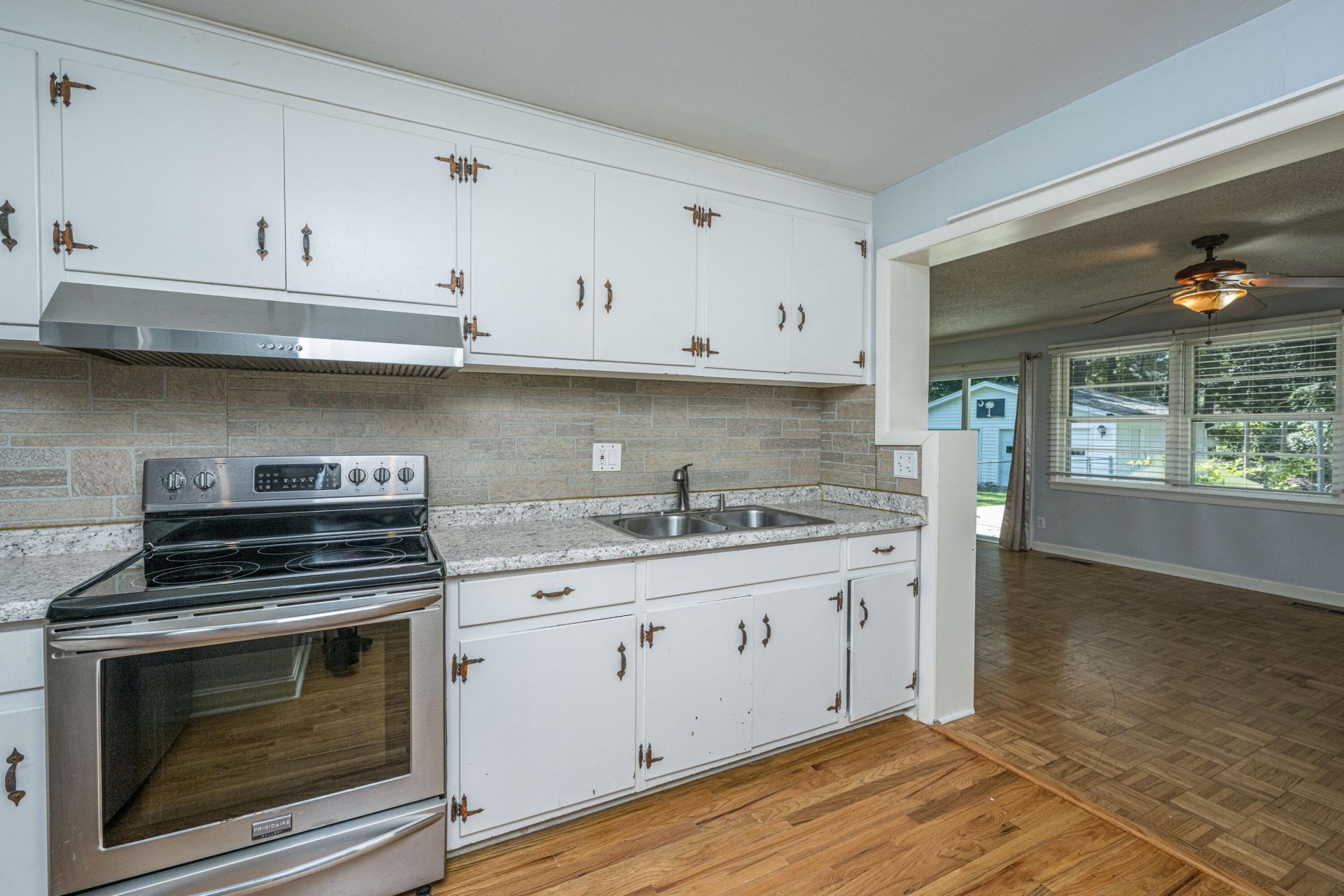 2645 Mona Avenue Photo 8