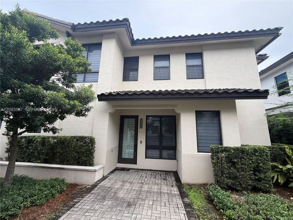 8253 NW 47th Ln , Doral, FL 33166