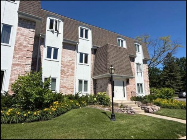 133 E Winchester Road , Unit D, Libertyville, IL 60048
