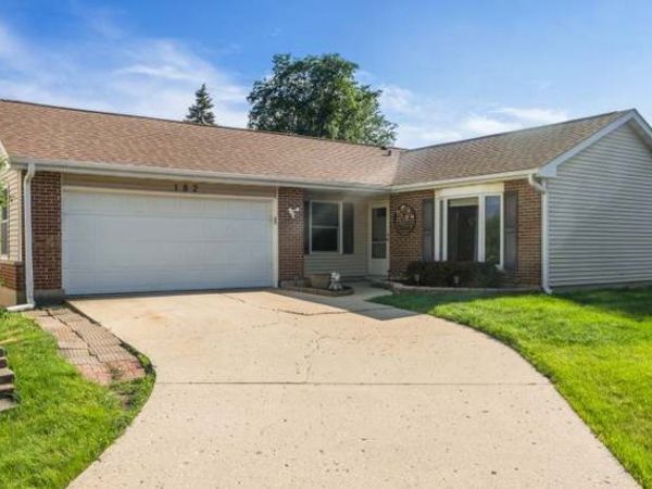 182 Hastings Mill Road, Streamwood, IL 60107