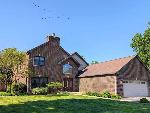 23w531 W Walnut Street , Roselle, IL 60172